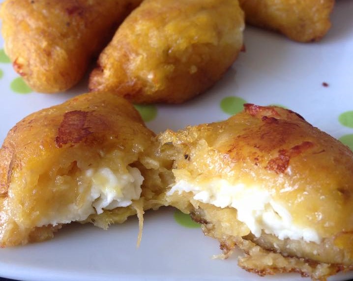 Empanadas de Plátano maduro rellenas de queso - Recetas Judias