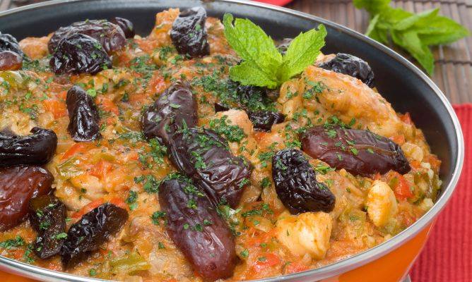 Cordero Guisado con dátiles y almendras - Recetas Judias