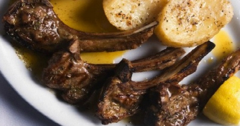 Chuletas de Cordero y Patatas al horno - Recetas Judias