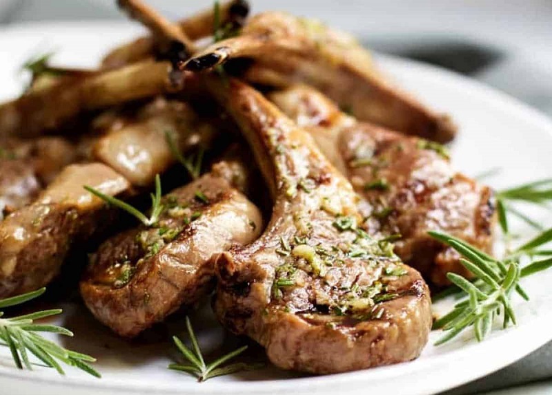 Chuletitas de cordero al sarmiento